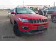2019 Jeep Compass Altitude z VIN 3C4NJCBB4KT755810, wystawiony jako IAAI lot #41197022 z przebiegiem 66 456 mil mil oraz . Historia ofert i sprzedaży dostępna na DreamBid. Obrazek 1.