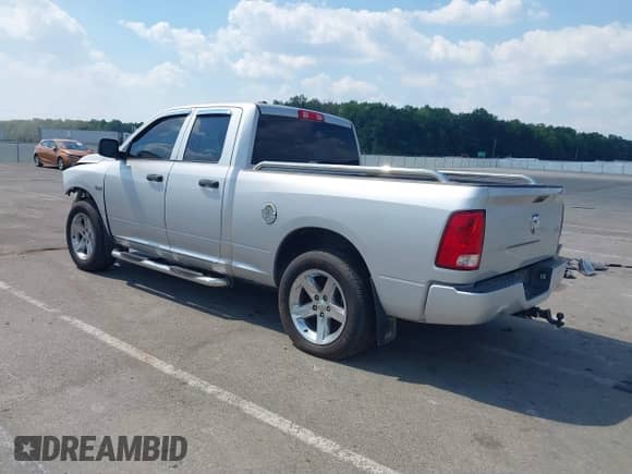 2017 Ram 1500 Express z VIN 1C6RR7FT9HS795600, wystawiony jako IAAI lot #39712645 z przebiegiem 178 059 mil mil oraz . Historia ofert i sprzedaży dostępna na DreamBid. Obrazek 3.