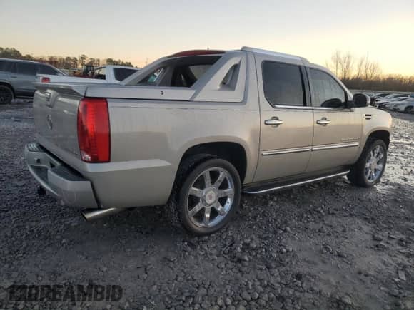 2008 Cadillac Escalade EXT z VIN 3GYFK62848G276046, wystawiony jako Copart lot #89092295 z przebiegiem 159 787 mil mil oraz Szkoda całkowita • Salvage title. Historia ofert i sprzedaży dostępna na DreamBid. Obrazek 3.