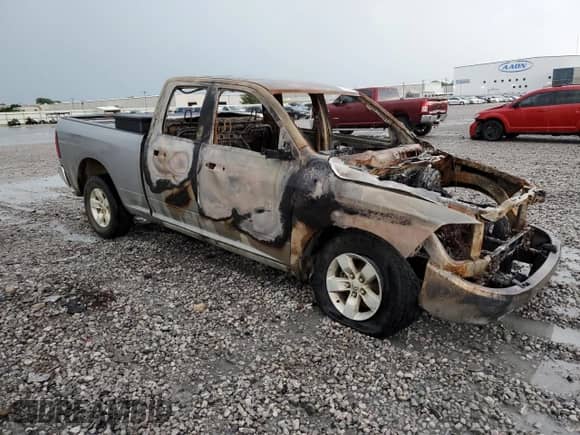 2022 Ram 1500 Tradesman z VIN 1C6RR7FG9NS218824, wystawiony jako Copart lot #61140785 z przebiegiem Nie podano mil oraz Nie do naprawy • Non repairable. Historia ofert i sprzedaży dostępna na DreamBid. Obrazek 4.