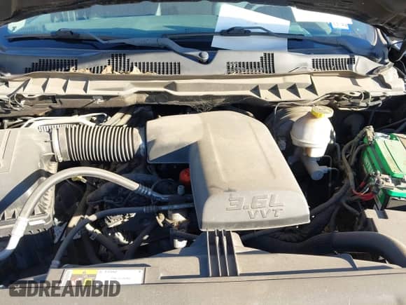 2018 Ram 1500 Big Horn z VIN 1C6RR6LG8JS149133, wystawiony jako IAAI lot #43487206 z przebiegiem 131 024 mil mil oraz . Historia ofert i sprzedaży dostępna na DreamBid. Obrazek 10.