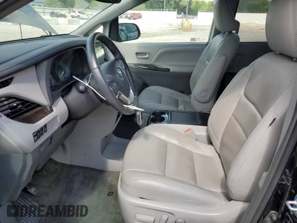 2017 Toyota Sienna XLE Auto Access Seat with VIN 5TDYZ3DC1HS890063, listed as a Copart auction lot 69876045 with 81,152 mi miles and Salvage title. Bid and sale history available at DreamBid. Image 7.