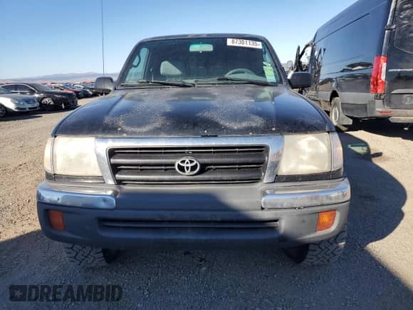 2000 Toyota Tacoma z VIN 4TAWM72NXYZ652630, wystawiony jako Copart lot #87301135 z przebiegiem 197 826 mil mil oraz Czysty tytuł • Clean title. Historia ofert i sprzedaży dostępna na DreamBid. Obrazek 5.
