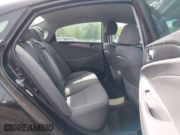 2015 Hyundai Sonata z VIN KMHEC4A47FA123024, wystawiony jako IAAI lot #42272498 z przebiegiem 143 576 mil mil oraz . Historia ofert i sprzedaży dostępna na DreamBid. Obrazek 8.