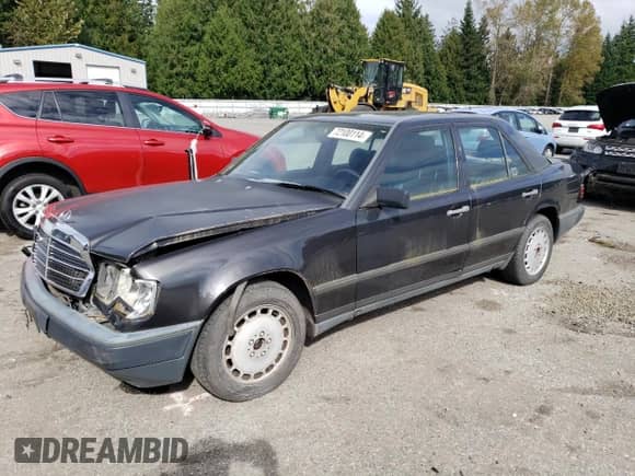 1989 Mercedes-Benz 300 E with VIN WDBEA30D8KB012989, listed as a Copart auction lot 72100114 with 137,798 mi miles and Clean title. Bid and sale history available at DreamBid. Image 1.