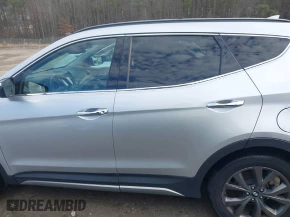 2018 Hyundai Santa Fe Ultimate с VIN 5XYZWDLA8JG518676, выставлен на аукционе IAAI как лот 41402511 с пробегом 107 551 миль миль и . История ставок и продаж доступна на DreamBid. Изображение 14.