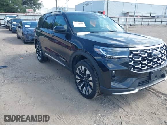 2025 Ford Explorer Platinum с VIN 1FMUK8HH8SGB61755, выставлен на аукционе IAAI как лот 43118638 с пробегом 10 129 миль миль и . История ставок и продаж доступна на DreamBid. Изображение 1.