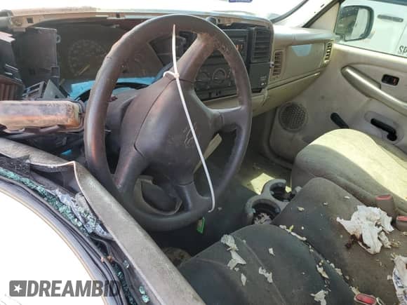 2001 Chevrolet Silverado 2500 with VIN 1GCGC24U61Z141201, listed as a Copart auction lot 62026474 with Not provided miles and Salvage title. Bid and sale history available at DreamBid. Image 8.