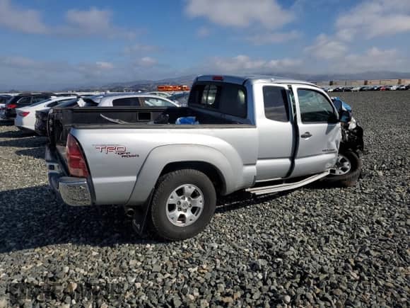 2006 Toyota Tacoma с VIN 5TEUU42N36Z306530, выставлен на аукционе Copart как лот 82293625 с пробегом 220 562 миль миль и Списание • Salvage title. История ставок и продаж доступна на DreamBid. Изображение 3.