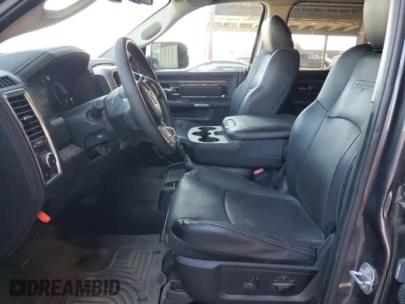 2016 Ram 1500 Laramie z VIN 1C6RR7VM4GS247352, wystawiony jako Copart lot #81585705 z przebiegiem 61 947 mil mil oraz Szkoda całkowita • Salvage title. Historia ofert i sprzedaży dostępna na DreamBid. Obrazek 7.