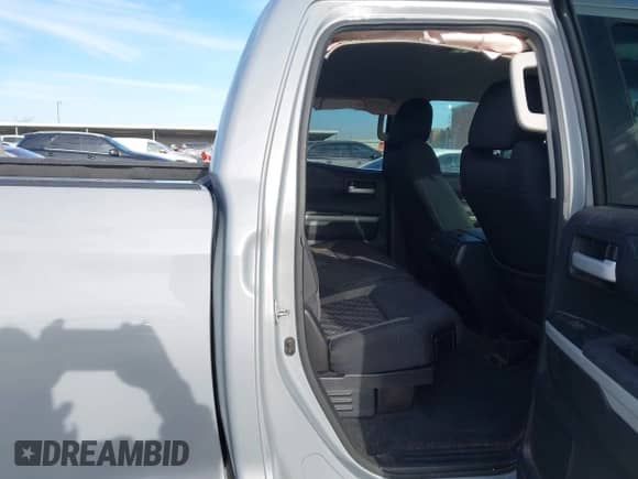 2018 Toyota Tundra SR с VIN 5TFUW5F18JX758836, выставлен на аукционе IAAI как лот 41330166 с пробегом 78 990 миль миль и . История ставок и продаж доступна на DreamBid. Изображение 8.