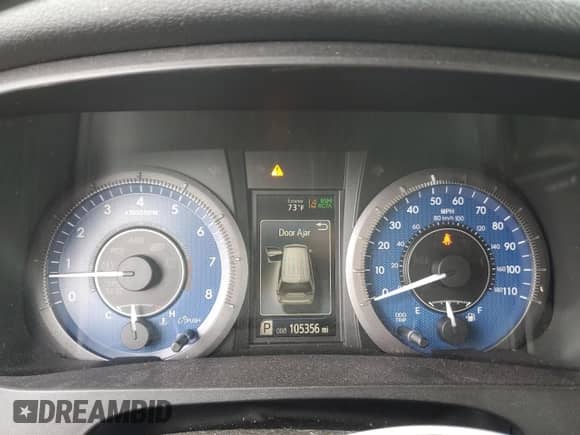 2018 Toyota Sienna XLE with VIN 5TDDZ3DC4JS206630, listed as a Copart auction lot 69117535 with 105,356 mi miles and Salvage title. Bid and sale history available at DreamBid. Image 9.