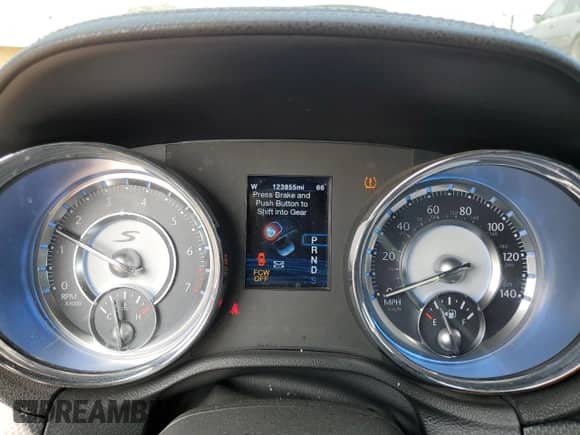 2012 Chrysler 300 S z VIN 2C3CCABG8CH183088, wystawiony jako Copart lot #69093845 z przebiegiem 123 855 mil mil oraz Szkoda całkowita • Salvage title. Historia ofert i sprzedaży dostępna na DreamBid. Obrazek 9.