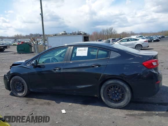 2018 Chevrolet Cruze LS с VIN 1G1BB5SM8J7111882, выставлен на аукционе IAAI как лот 42021182 с пробегом 236 326 миль миль и . История ставок и продаж доступна на DreamBid. Изображение 14.