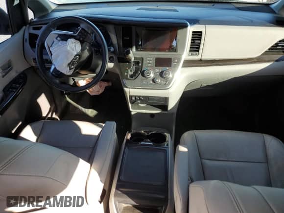 2015 Toyota Sienna XLE with VIN 5TDYK3DC2FS618302, listed as a Copart auction lot 86536625 with 80,165 mi miles and Non repairable. Bid and sale history available at DreamBid. Image 8.