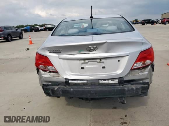 2016 Hyundai Accent SE z VIN KMHCT4AE7GU111763, wystawiony jako Copart lot #89890535 z przebiegiem 81 988 mil mil oraz Szkoda całkowita • Salvage title. Historia ofert i sprzedaży dostępna na DreamBid. Obrazek 6.