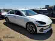 2023 Hyundai Ioniq 6 Preferred z VIN KMHM34AC2PA046728, wystawiony jako Copart lot #67137284 z przebiegiem 5 212 mil mil oraz Szkoda całkowita • Salvage title. Historia ofert i sprzedaży dostępna na DreamBid. Obrazek 4.