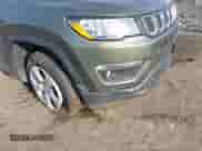 2019 Jeep Compass Latitude z VIN 3C4NJDBB9KT647656, wystawiony jako IAAI lot #41758729 z przebiegiem 83 932 mil mil oraz . Historia ofert i sprzedaży dostępna na DreamBid. Obrazek 21.