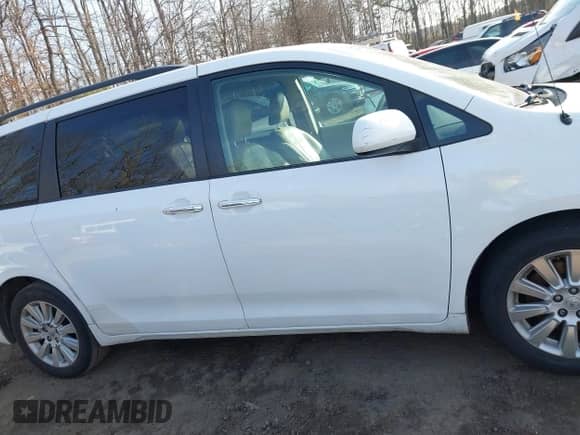 2014 Toyota Sienna Limited с VIN 5TDDK3DC9ES081022, выставлен на аукционе IAAI как лот 41183921 с пробегом Не указан миль и . История ставок и продаж доступна на DreamBid. Изображение 12.