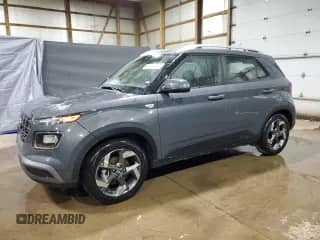 2025 Hyundai Venue SEL с VIN KMHRC8A36SU385111, выставлен на аукционе Copart как лот 84908635 с пробегом 5 371 миль миль и Чистый • Clean title. История ставок и продаж доступна на DreamBid. Изображение 1.