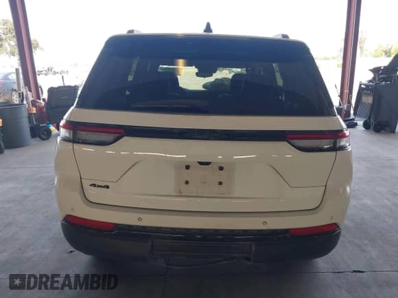 2022 Jeep Grand Cherokee Laredo z VIN 1C4RJHAG9N8595499, wystawiony jako IAAI lot #42455091 z przebiegiem 76 257 mil mil oraz . Historia ofert i sprzedaży dostępna na DreamBid. Obrazek 17.