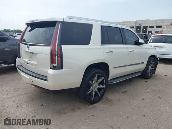 2015 Cadillac Escalade Luxury with VIN 1GYS3BKJ2FR210504, listed as a IAAI auction lot 42642236 with 150,392 mi miles and . Bid and sale history available at DreamBid. Image 4.