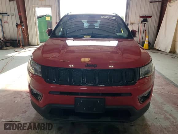 2018 Jeep Compass Altitude with VIN 3C4NJDBB6JT304267, listed as a Copart auction lot 81713085 with 84,266 mi miles and Salvage title. Bid and sale history available at DreamBid. Image 5.