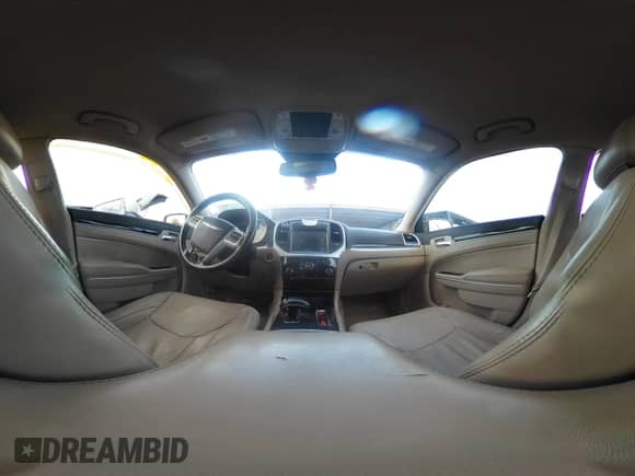 2014 Chrysler 300 с VIN 2C3CCAAG2EH124347, выставлен на аукционе IAAI как лот 42665137 с пробегом Не указан миль и . История ставок и продаж доступна на DreamBid. Изображение 18.