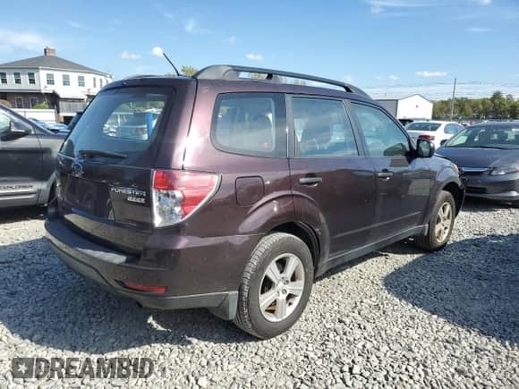 2013 Subaru Forester X z VIN JF2SHABC2DH410712, wystawiony jako Copart lot #84947895 z przebiegiem 104 099 mil mil oraz Czysty tytuł • Clean title. Historia ofert i sprzedaży dostępna na DreamBid. Obrazek 3.