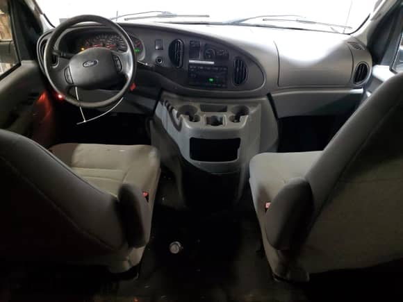 2008 Ford Econoline Cargo Commercial z VIN 1FTSE34LX8DA89970, wystawiony jako Copart lot #82511264 z przebiegiem 60 627 mil mil oraz Szkoda całkowita • Salvage title. Historia ofert i sprzedaży dostępna na DreamBid. Obrazek 8.