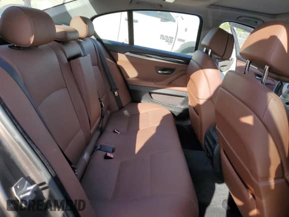 2013 BMW 5 Series 550i xDrive z VIN WBAFU9C57DDY72472, wystawiony jako Copart lot #81638485 z przebiegiem 122 173 mil mil oraz Szkoda całkowita • Salvage title. Historia ofert i sprzedaży dostępna na DreamBid. Obrazek 10.