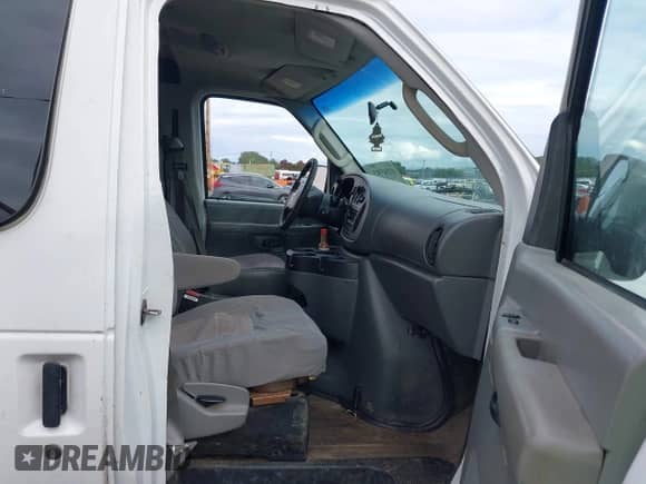 2006 Ford Econoline Cargo with VIN 1FTRE14W16DB14233, listed as a IAAI auction lot 43343303 with 258,985 mi miles and . Bid and sale history available at DreamBid. Image 5.