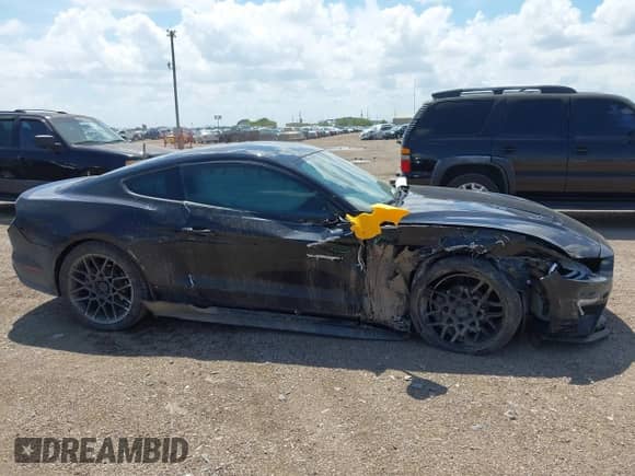 2018 Ford Mustang EcoBoost z VIN 1FA6P8TH6J5172856, wystawiony jako IAAI lot #43242895 z przebiegiem 55 601 mil mil oraz . Historia ofert i sprzedaży dostępna na DreamBid. Obrazek 13.