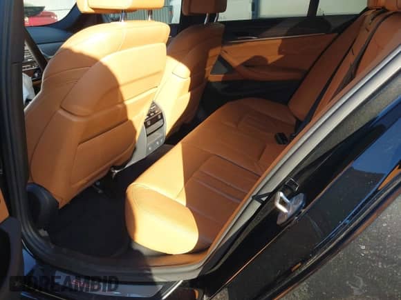 2017 BMW 5 Series 540i xDrive с VIN WBAJE7C33HG886898, выставлен на аукционе IAAI как лот 42056295 с пробегом 70 147 миль миль и . История ставок и продаж доступна на DreamBid. Изображение 8.