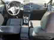 2014 Volkswagen Tiguan SEL z VIN WVGAV3AX0EW555873, wystawiony jako Copart lot #55695955 z przebiegiem 69 984 mil mil oraz Szkoda całkowita • Salvage title. Historia ofert i sprzedaży dostępna na DreamBid. Obrazek 8.