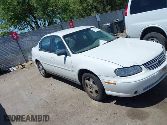 2005 Chevrolet Malibu Classic z VIN 1G1ND52F35M107786, wystawiony jako IAAI lot #42349693 z przebiegiem Nie podano mil oraz . Historia ofert i sprzedaży dostępna na DreamBid. Obrazek 1.