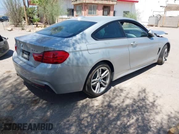 2014 BMW 4 Series 428i z VIN WBA3N7C55EK220760, wystawiony jako IAAI lot #42436736 z przebiegiem Nie podano mil oraz . Historia ofert i sprzedaży dostępna na DreamBid. Obrazek 4.