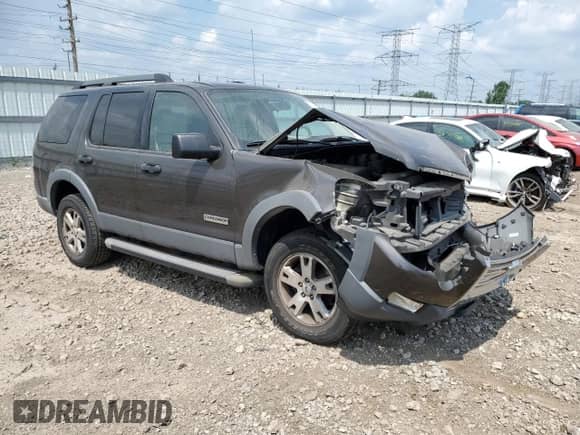 2006 Ford Explorer XLT z VIN 1FMEU73846UA73650, wystawiony jako Copart lot #67742755 z przebiegiem Nie podano mil oraz Szkoda całkowita • Salvage title. Historia ofert i sprzedaży dostępna na DreamBid. Obrazek 4.