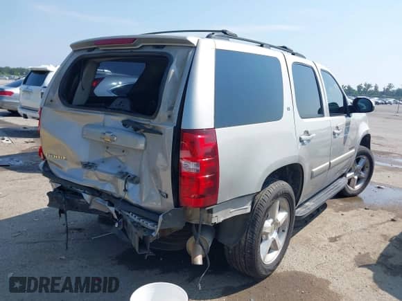 2008 Chevrolet Tahoe 3LT z VIN 1GNFC130X8R248578, wystawiony jako IAAI lot #43041092 z przebiegiem 222 878 mil mil oraz . Historia ofert i sprzedaży dostępna na DreamBid. Obrazek 4.