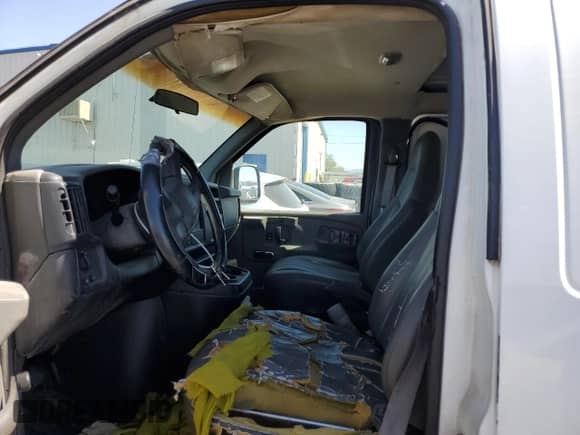 2003 Chevrolet Express Cargo with VIN 1GCGG25V331175531, listed as a Copart auction lot 74990144 with 268,781 mi miles and Clean title. Bid and sale history available at DreamBid. Image 7.