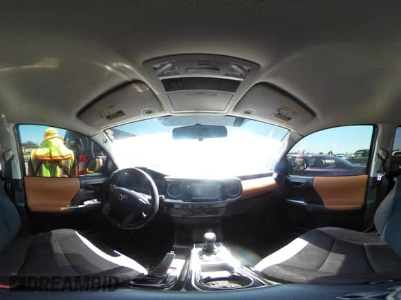2016 Toyota Tacoma SR5 с VIN 5TFAX5GN7GX055884, выставлен на аукционе IAAI как лот 41943589 с пробегом 85 443 миль миль и . История ставок и продаж доступна на DreamBid. Изображение 18.