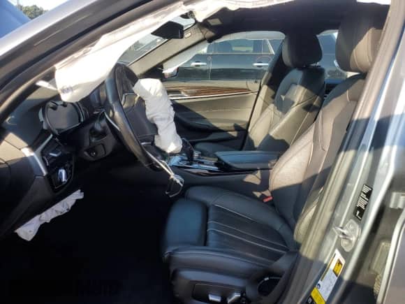 2019 BMW 5 Series 530i xDrive z VIN WBAJA7C50KG910854, wystawiony jako Copart lot #71302315 z przebiegiem Nie podano mil oraz Szkoda całkowita • Salvage title. Historia ofert i sprzedaży dostępna na DreamBid. Obrazek 7.