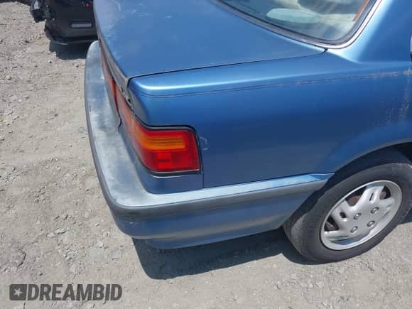 1991 Honda Civic z VIN 1HGED3656ML043956, wystawiony jako IAAI lot #42608632 z przebiegiem 163 524 mil mil oraz . Historia ofert i sprzedaży dostępna na DreamBid. Obrazek 14.