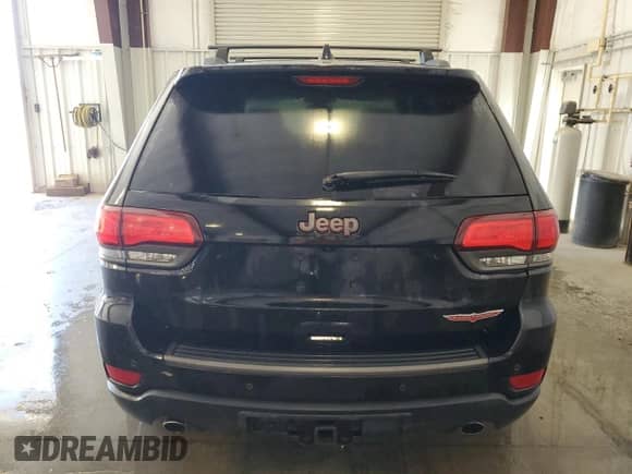 2017 Jeep Grand Cherokee Trailhawk z VIN 1C4RJFLG8HC630777, wystawiony jako Copart lot #81770235 z przebiegiem 78 773 mil mil oraz Szkoda całkowita • Salvage title. Historia ofert i sprzedaży dostępna na DreamBid. Obrazek 6.