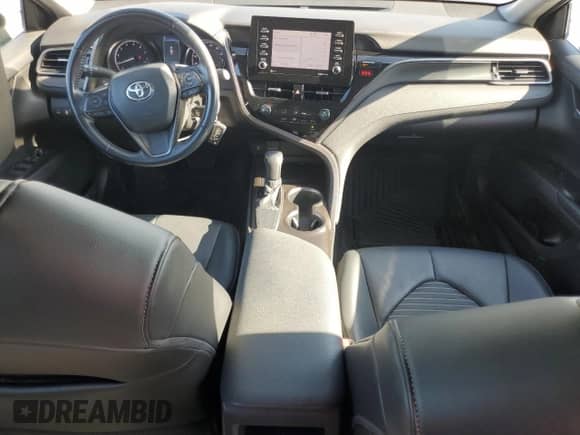 2021 Toyota Camry SE Nightshade z VIN 4T1G11AK8MU591870, wystawiony jako Copart lot #71969245 z przebiegiem 105 910 mil mil oraz Szkoda całkowita • Salvage title. Historia ofert i sprzedaży dostępna na DreamBid. Obrazek 8.