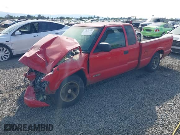 2003 Chevrolet S-10 LS с VIN 1GCCS19X638147572, выставлен на аукционе IAAI как лот 42533746 с пробегом Не указан миль и . История ставок и продаж доступна на DreamBid. Изображение 18.