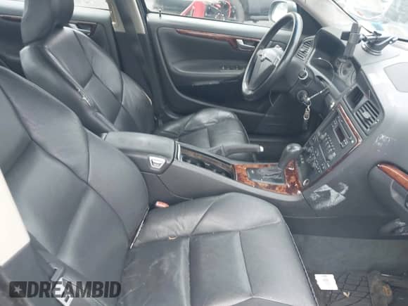 2009 Volvo S60 2.5T with VIN YV1RS592292733777, listed as a IAAI auction lot 42737043 with 213,433 mi miles and . Bid and sale history available at DreamBid. Image 5.