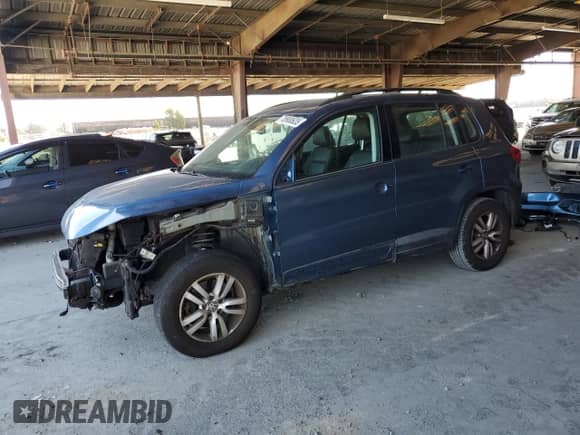 2017 Volkswagen Tiguan S с VIN WVGAV7AX7HW504494, выставлен на аукционе Copart как лот 70900635 с пробегом 104 432 миль миль и Списание • Salvage title. История ставок и продаж доступна на DreamBid. Изображение 1.