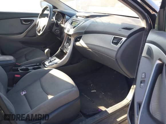 2012 Hyundai Elantra GLS z VIN 5NPDH4AE9CH127204, wystawiony jako IAAI lot #43347731 z przebiegiem 121 178 mil mil oraz . Historia ofert i sprzedaży dostępna na DreamBid. Obrazek 5.