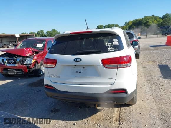 2017 Kia Sorento LX z VIN 5XYPGDA59HG222909, wystawiony jako IAAI lot #43067567 z przebiegiem 175 316 mil mil oraz . Historia ofert i sprzedaży dostępna na DreamBid. Obrazek 16.